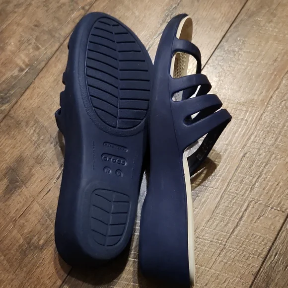 Crocs - Picture 6 of 6